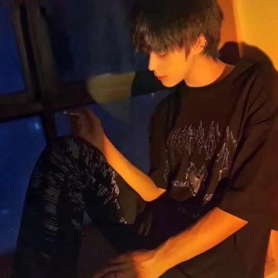 娱乐吃瓜头像男真人,真人生吃瓜头像背后的男星故事